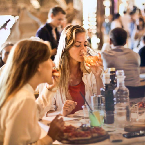 women-dining-free-img